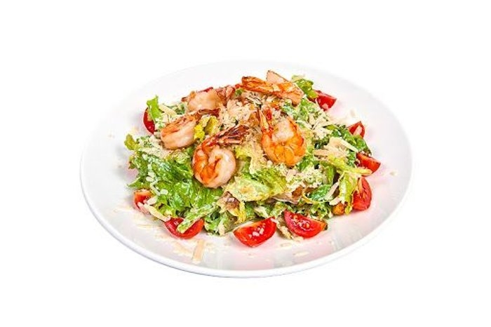 Салат Цезарь с королевскими креветками